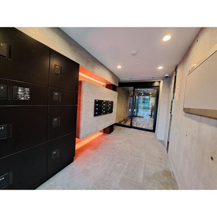 物件外観写真2　(エントランス部分)