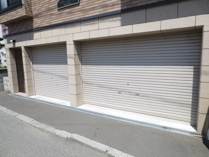 物件外観写真3　(駐車場)