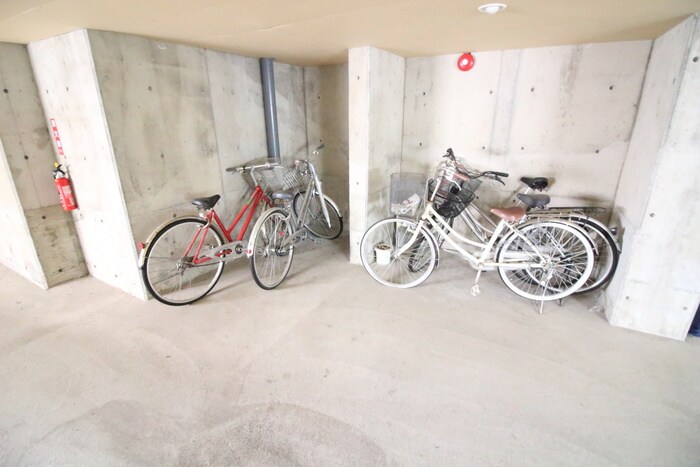 物件外観写真4　(駐輪場)