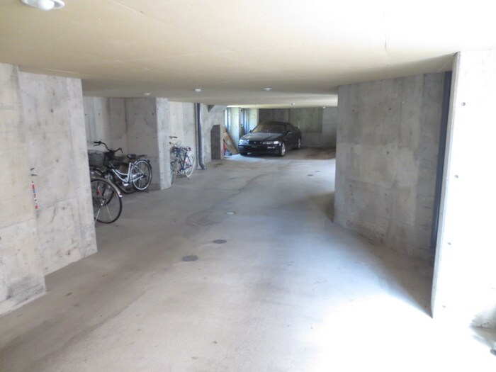 物件外観写真6　(駐車場)