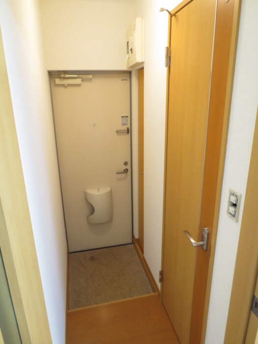 物件内観写真16　(玄関)