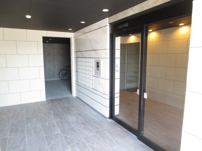 物件外観写真5　(エントランス部分)