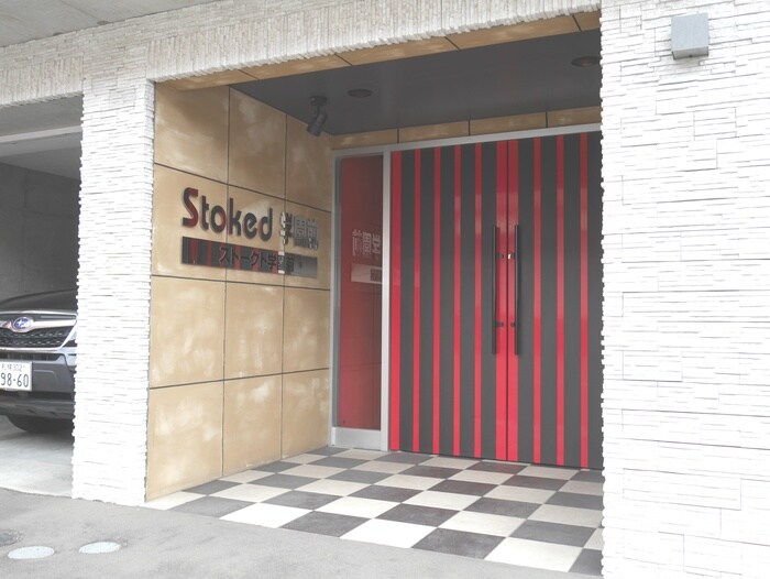 物件外観写真3　(エントランス部分)