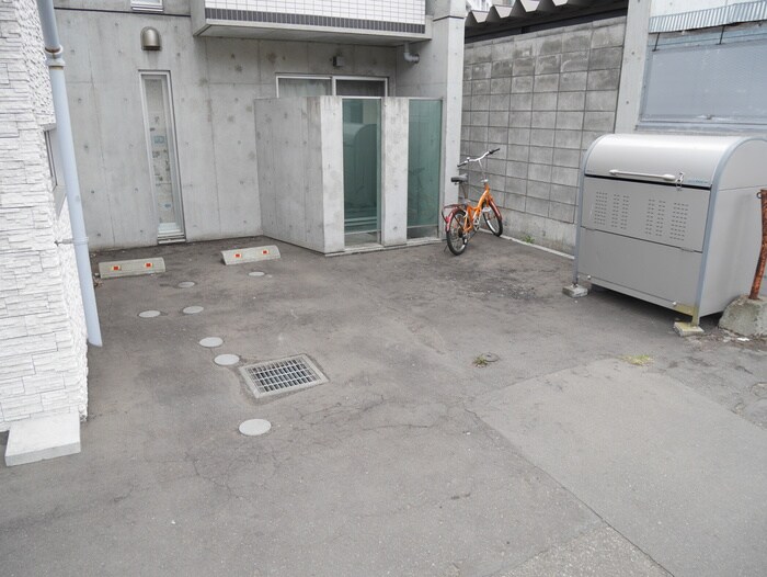 物件外観写真4　(駐車場)