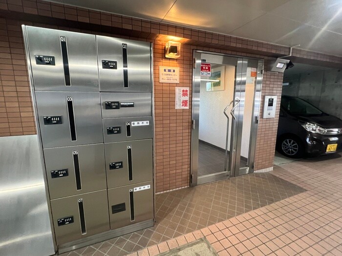 物件外観写真3　(エントランス部分)