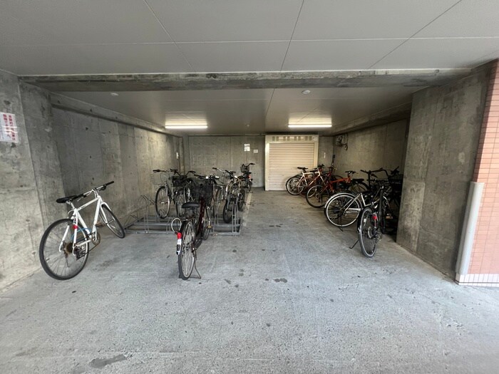 物件外観写真5　(駐輪場)
