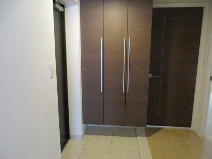 物件内観写真14　(玄関)