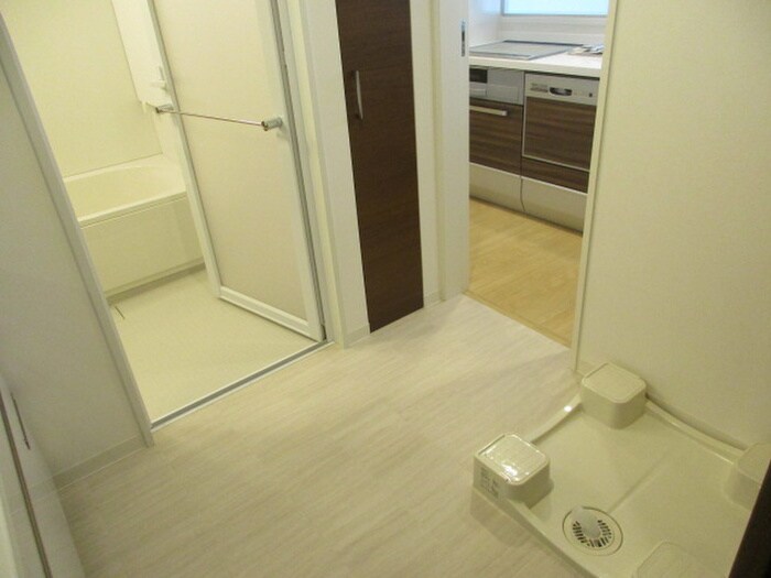 物件内観写真15　(洗濯機置場)