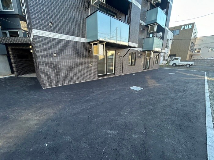 物件外観写真3　(駐車場)