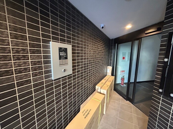 物件外観写真4　(エントランス部分)