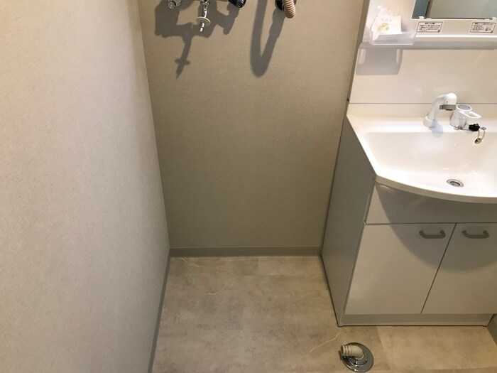 物件内観写真16　(洗濯機置場)