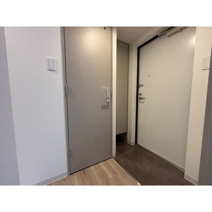 物件内観写真16　(玄関)