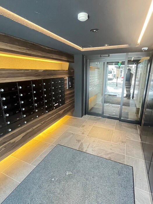 物件外観写真4　(エントランス部分)