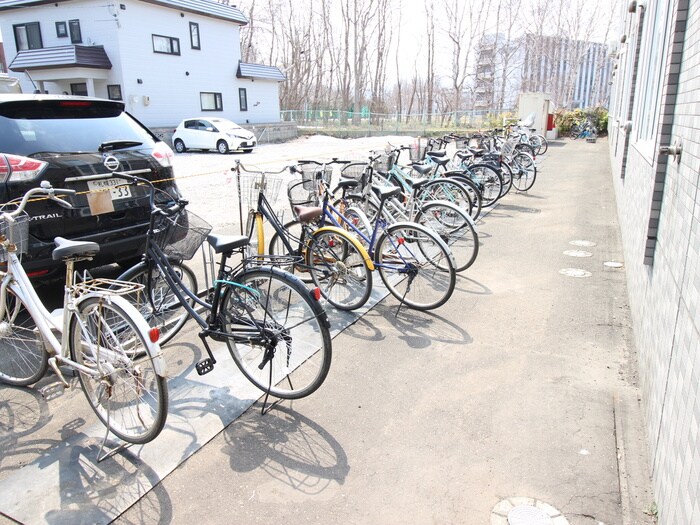 物件外観写真5　(駐輪場)