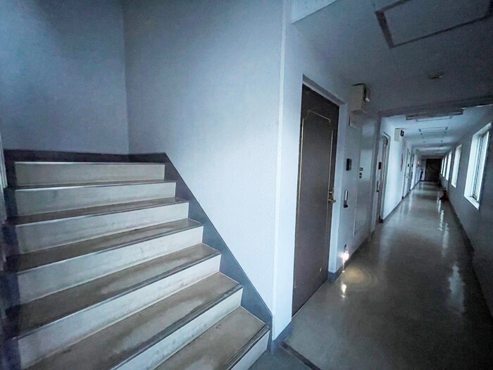 物件外観写真6　(エントランス部分)