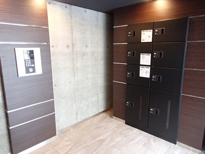 物件外観写真5　(エントランス部分)