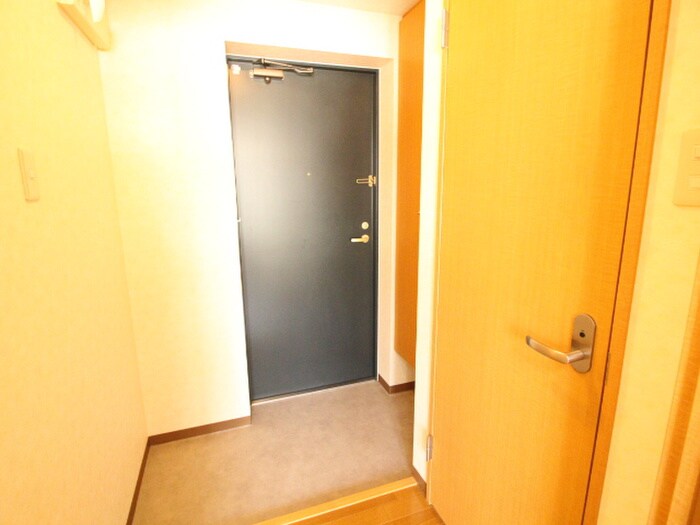 物件内観写真16　(玄関)