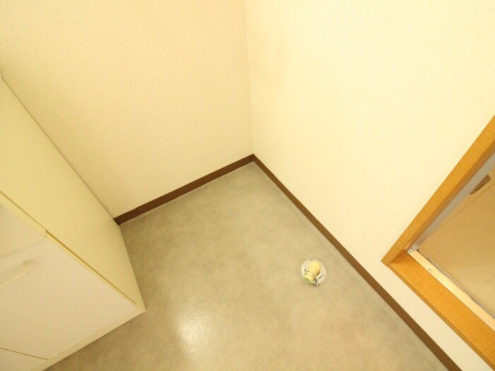 物件内観写真18　(洗濯機置場)