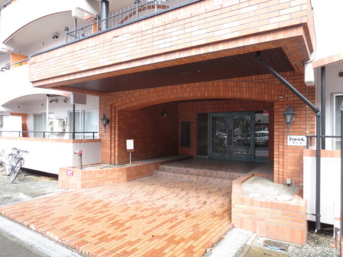 物件外観写真4　(エントランス部分)