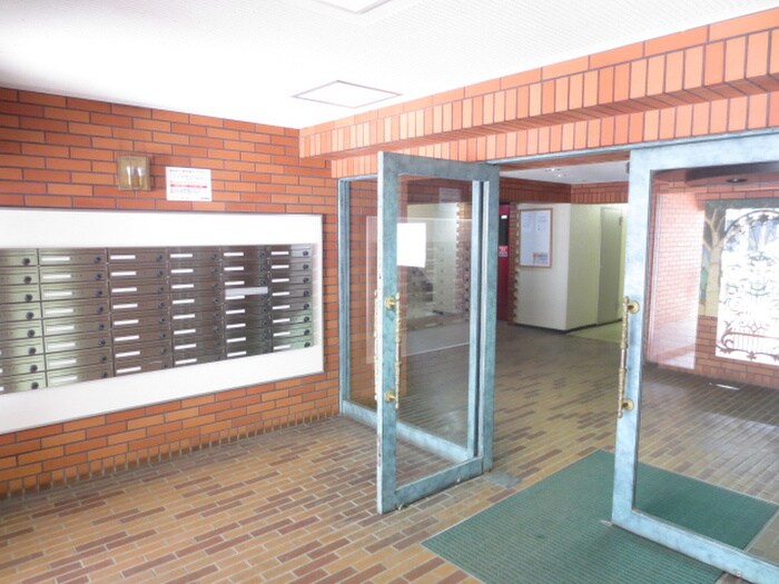 物件外観写真5　(エントランス部分)