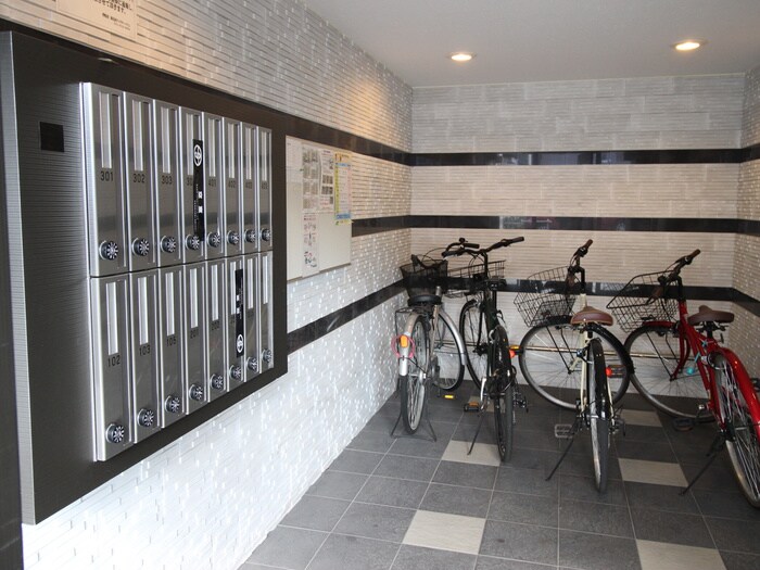 物件外観写真4　(エントランス部分)