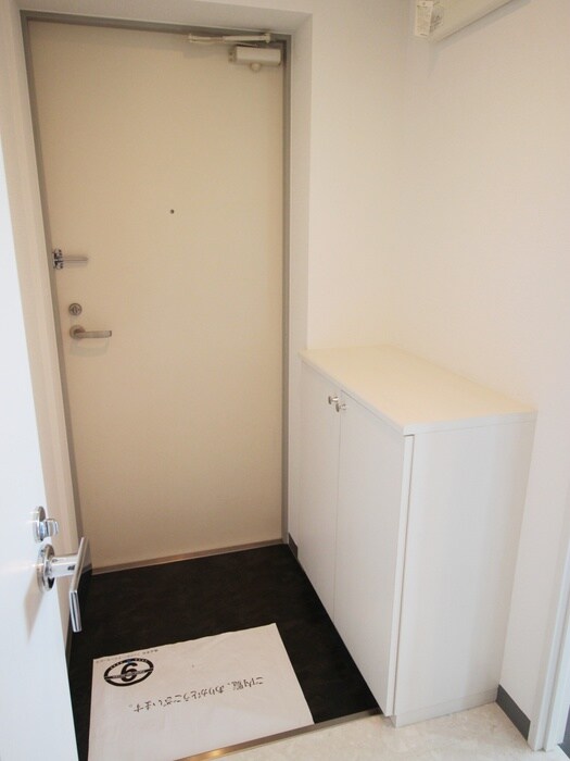 物件内観写真16　(玄関)