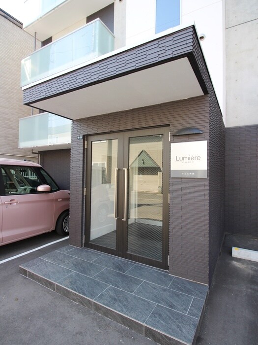 物件外観写真3　(エントランス部分)