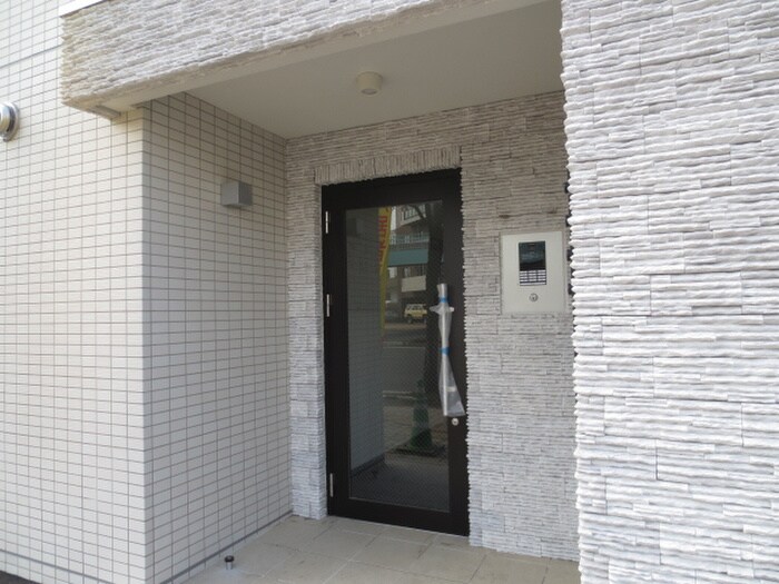 物件外観写真4　(エントランス部分)