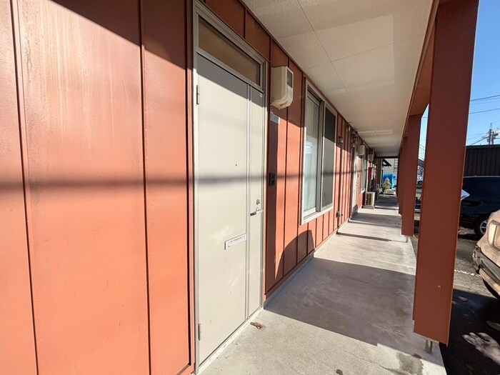 物件外観写真3　(エントランス部分)