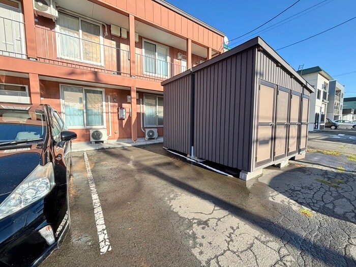 物件外観写真4　(駐車場)