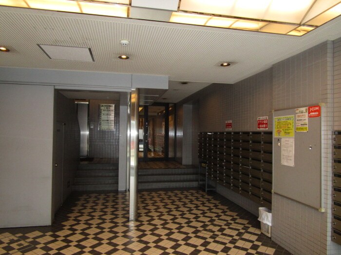 物件外観写真5　(エントランス部分)