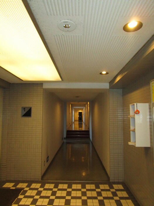 物件外観写真6　(エントランス部分)