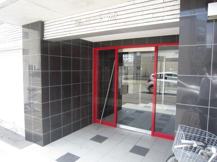 物件外観写真4　(エントランス部分)