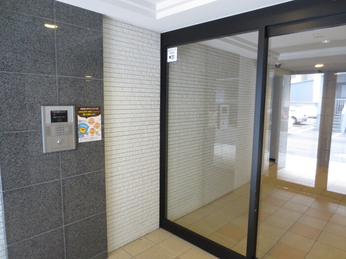 物件外観写真2　(エントランス部分)