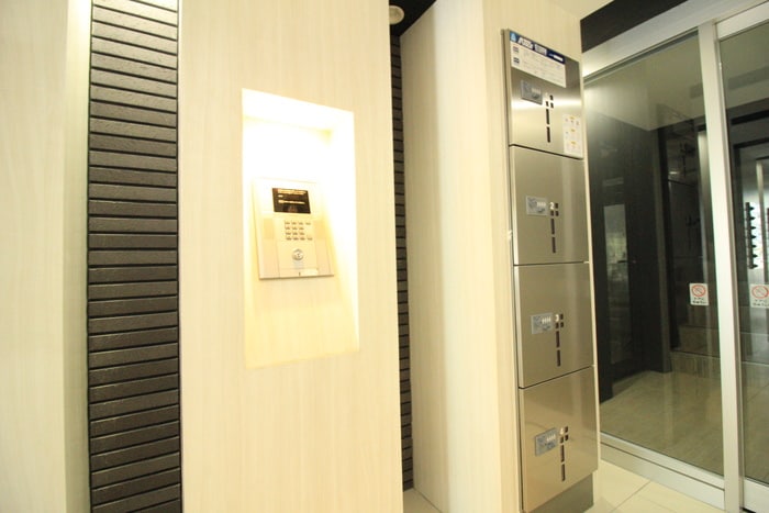 物件外観写真4　(エントランス部分)