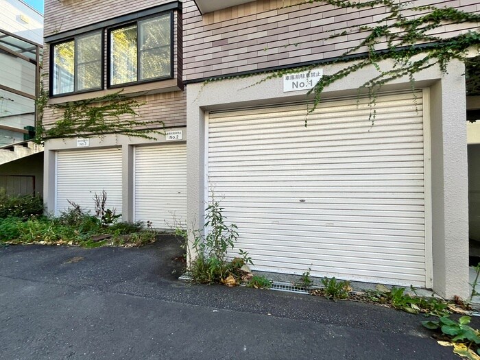 物件外観写真3　(駐車場)