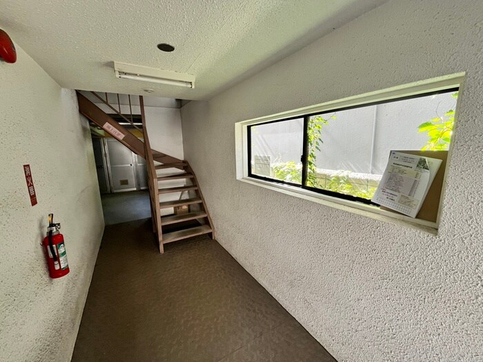 物件外観写真5　(エントランス部分)