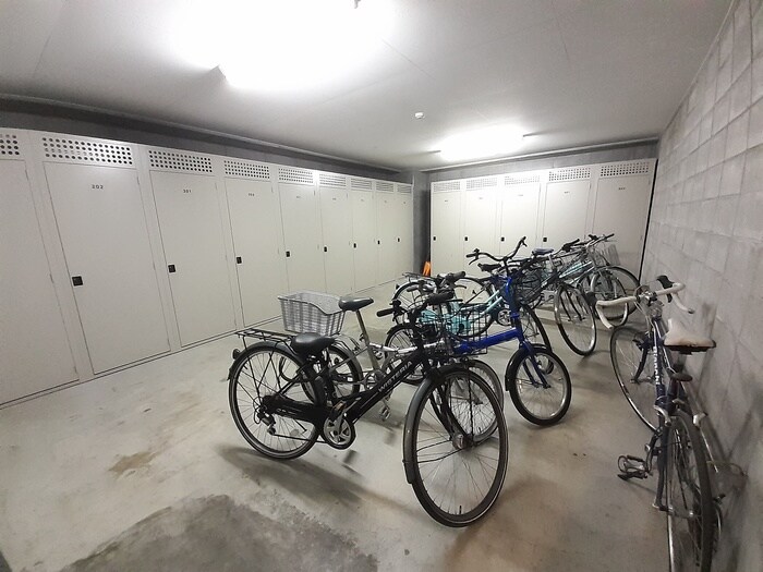 物件外観写真5　(駐輪場)