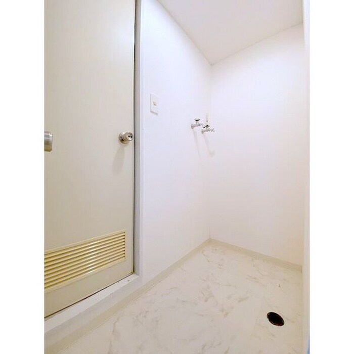 物件内観写真9　(洗濯機置場)