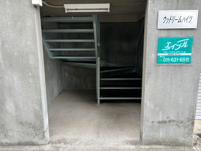 物件外観写真3　(エントランス部分)