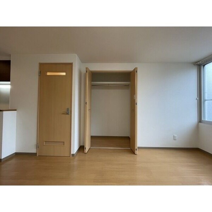 物件内観写真4　(居室)