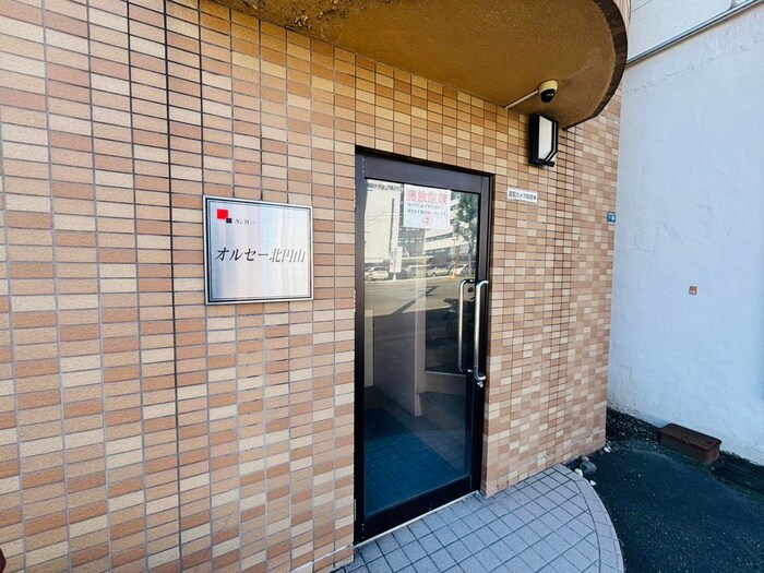 物件外観写真3　(エントランス部分)