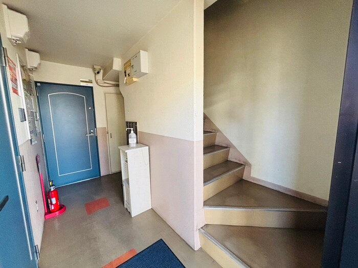 物件外観写真4　(エントランス部分)