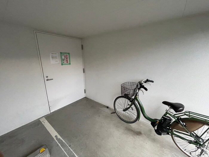 物件外観写真4　(駐輪場)