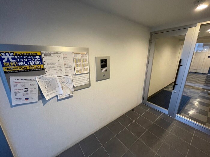 物件外観写真5　(エントランス部分)