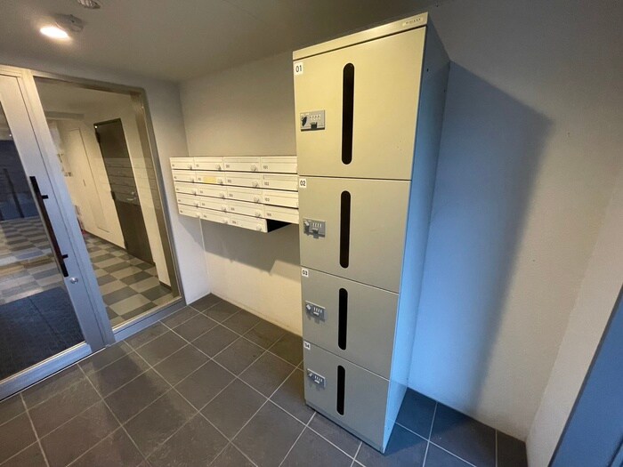 物件外観写真6　(エントランス部分)