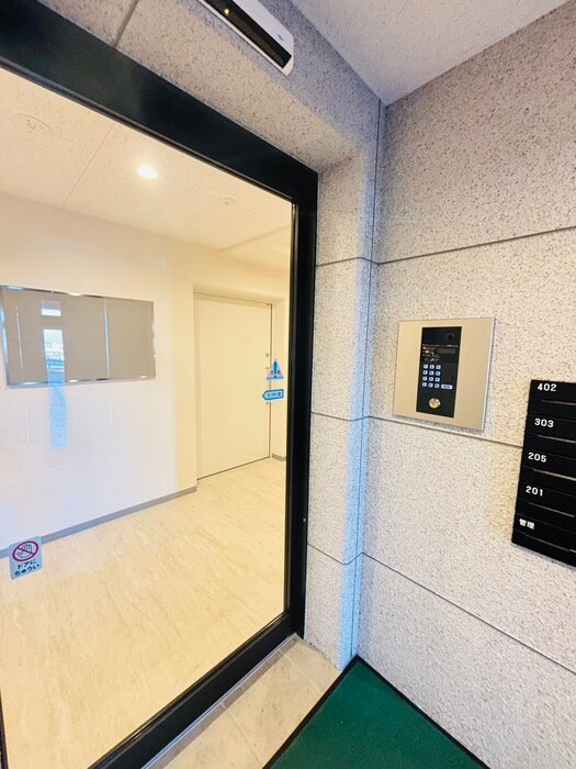 物件外観写真3　(エントランス部分)