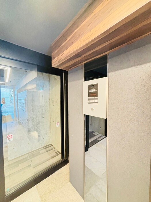 物件外観写真4　(エントランス部分)