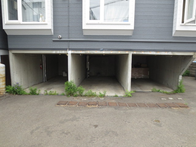 物件外観写真3　(駐車場)