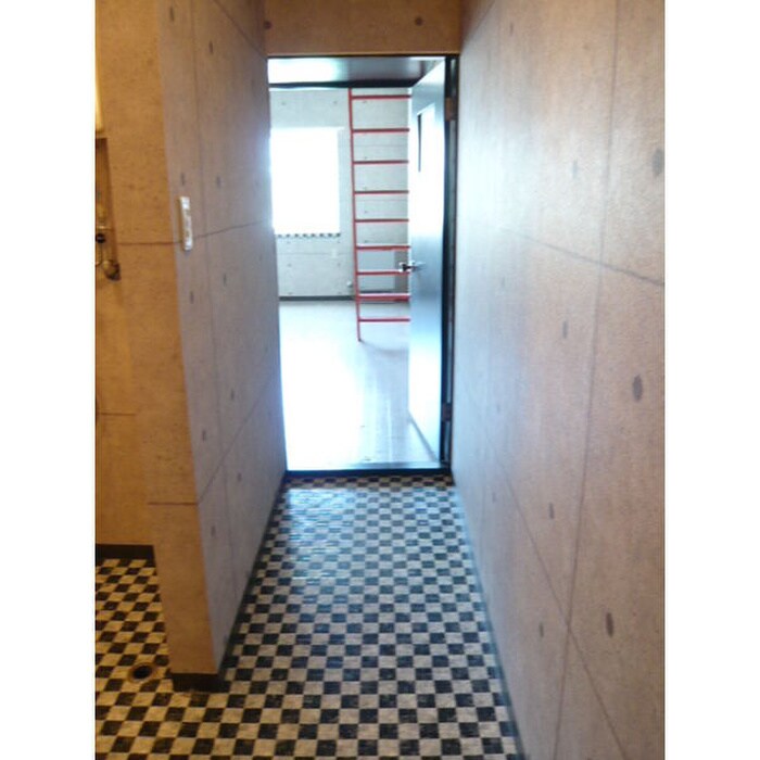 物件内観写真9　(玄関)